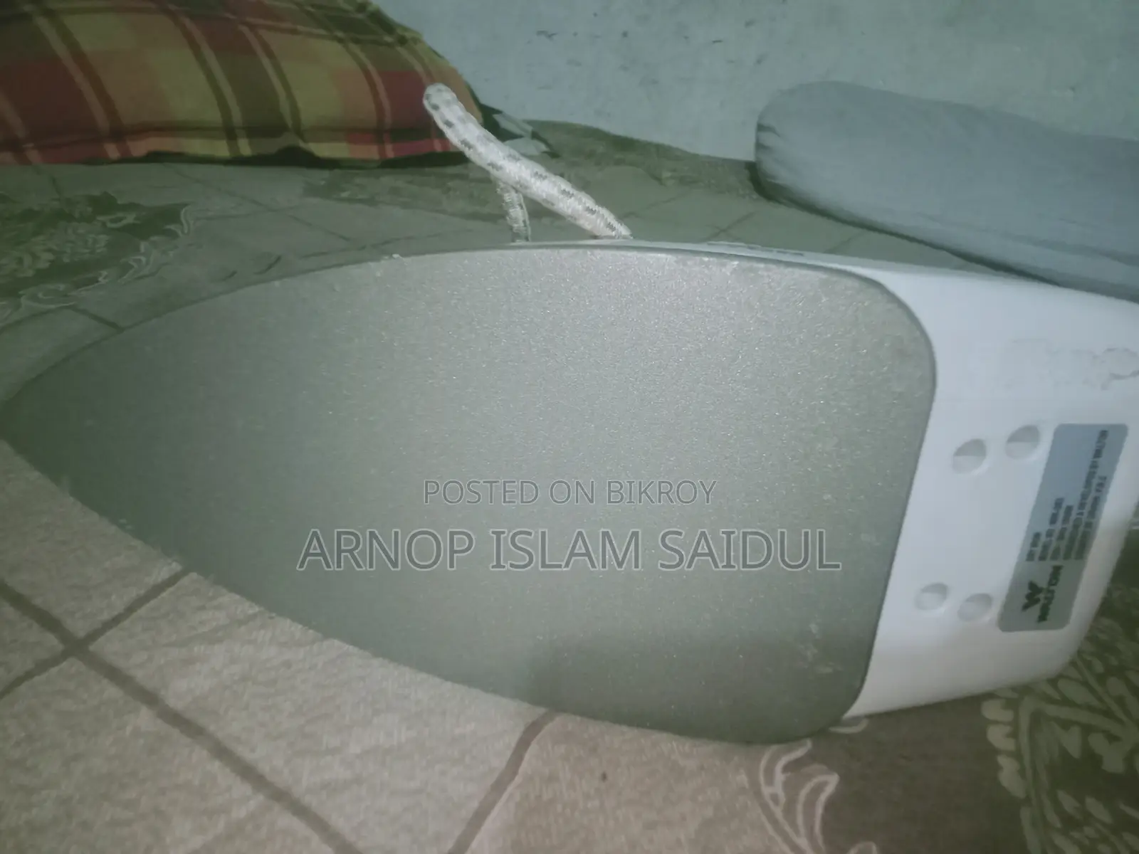 Selling 1 Electronic Iron