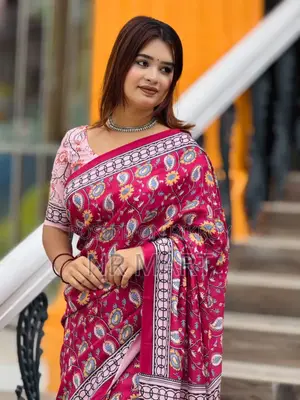  ডিজিটাল প্রিন্ট টপেটর সিল্ক শাড়ি উইথ ব্লাউজ পিস