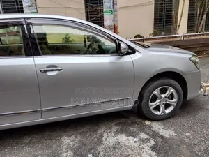 Toyota Premio 2012 Silver
