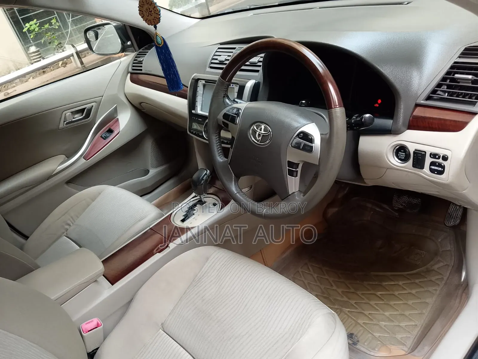 Toyota Premio 2012 Silver