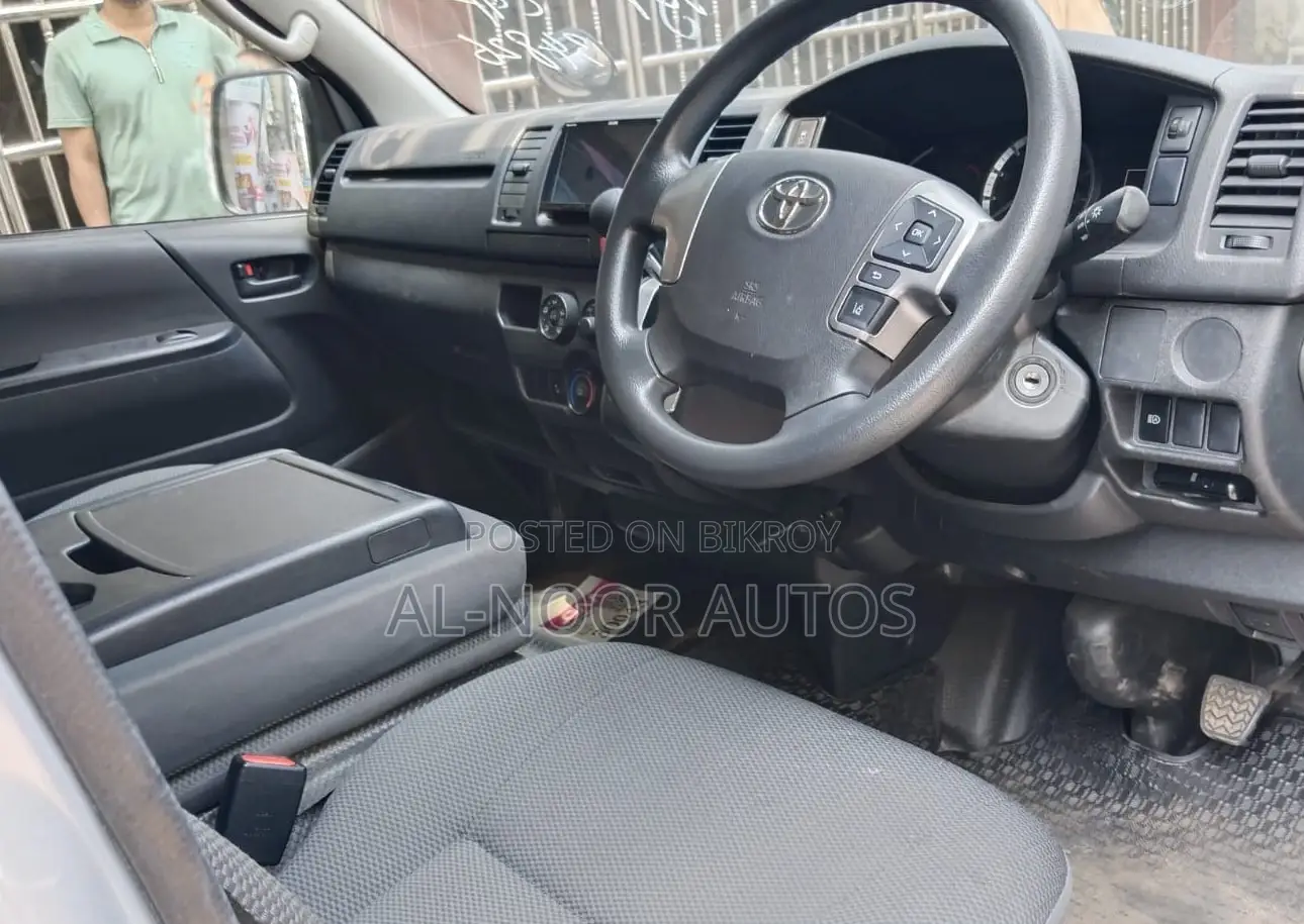 Toyota HiAce 2021 Silver