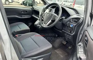 Toyota Noah 2021 Silver