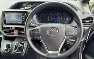 Toyota Noah 2021 Silver