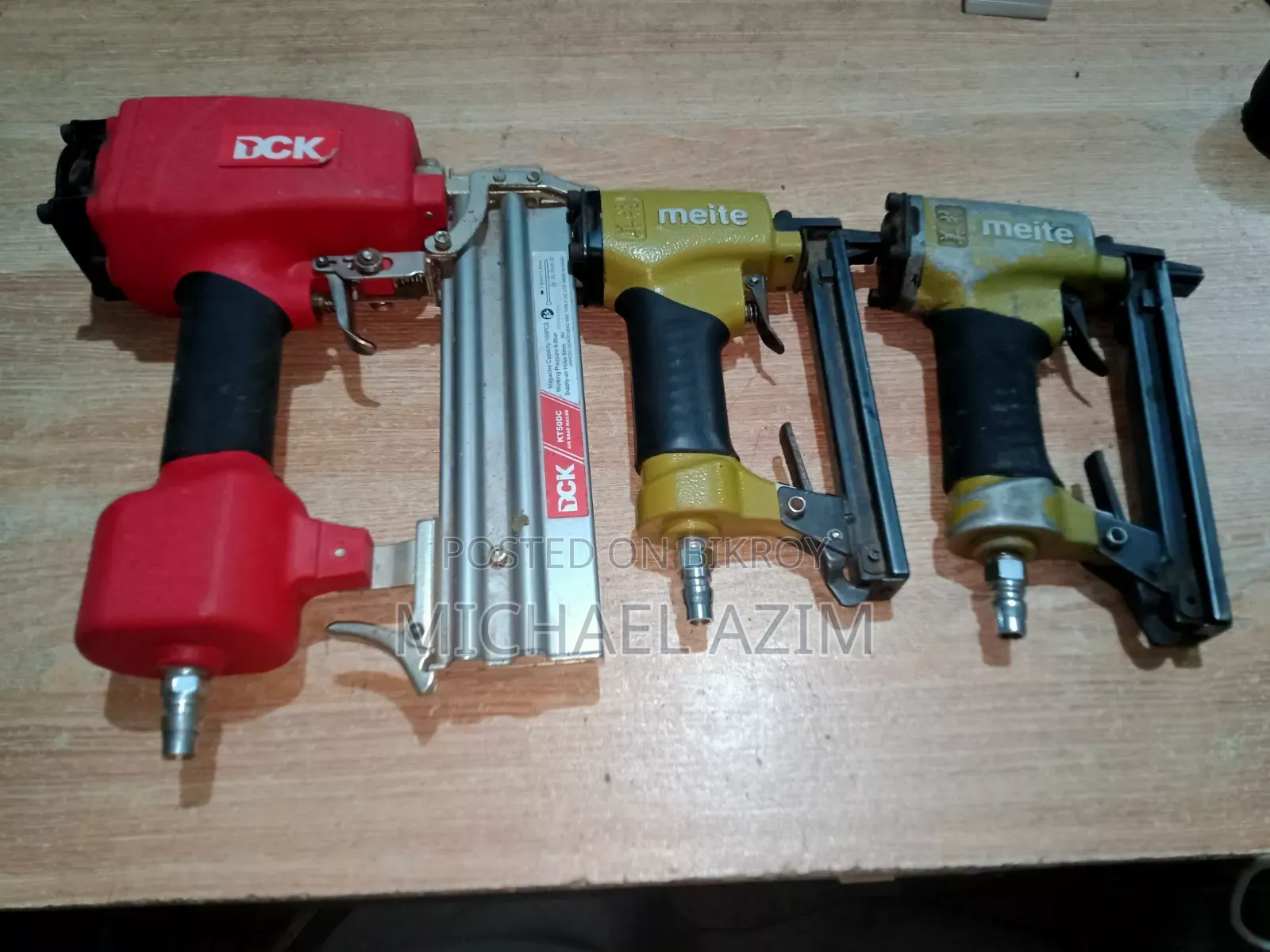 সোফার কাজের যন্ত্রপাতি
