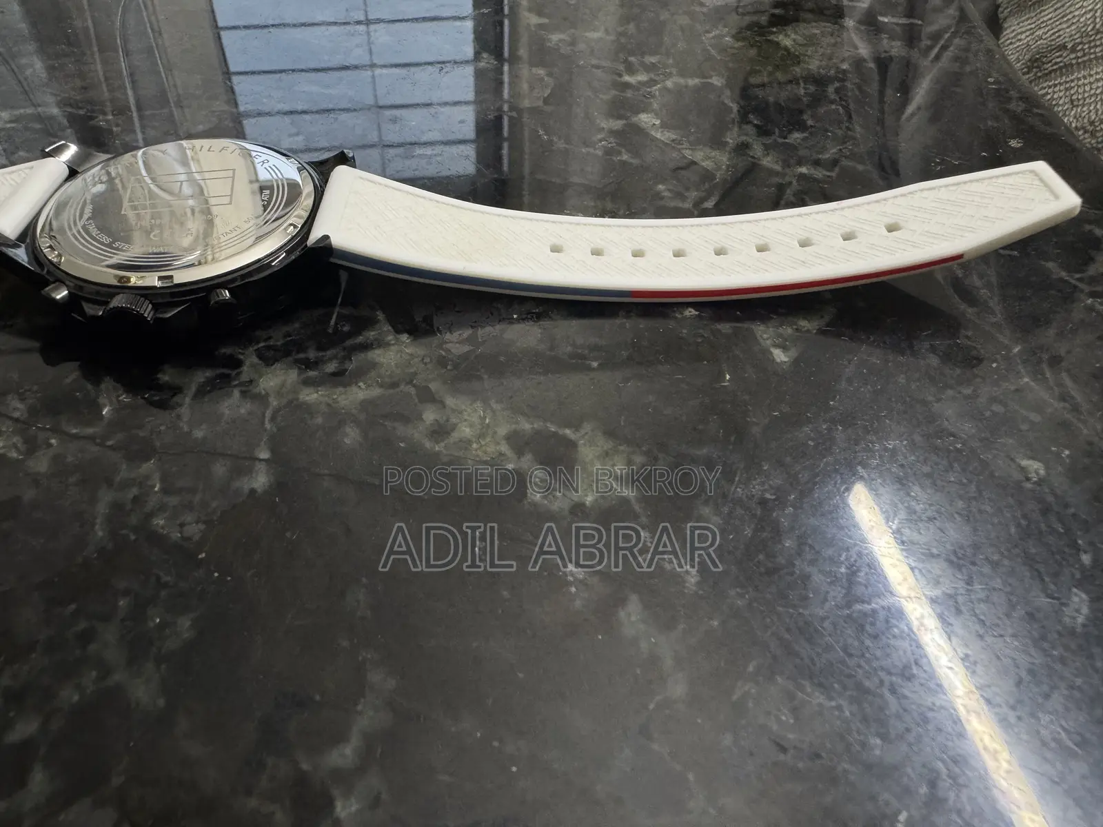 অরিজিনাল টমি হিলফিগার ঘড়ির ব্যান্ড হোয়াইট ডায়াল সিলিকন-স্ট্র্যাপ ৪৬ মিমি