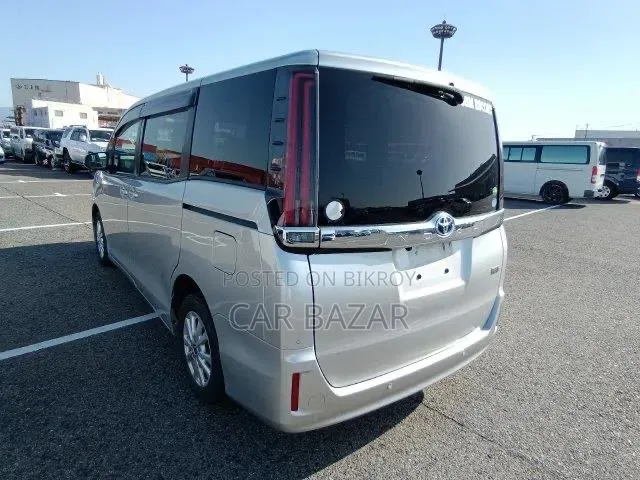 Toyota Noah 1.8 Front-Wheel Drive Hybrid (7 Seater) 2021 Silver