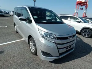 Toyota Noah 1.8 Front-Wheel Drive Hybrid (7 Seater) 2021 Silver