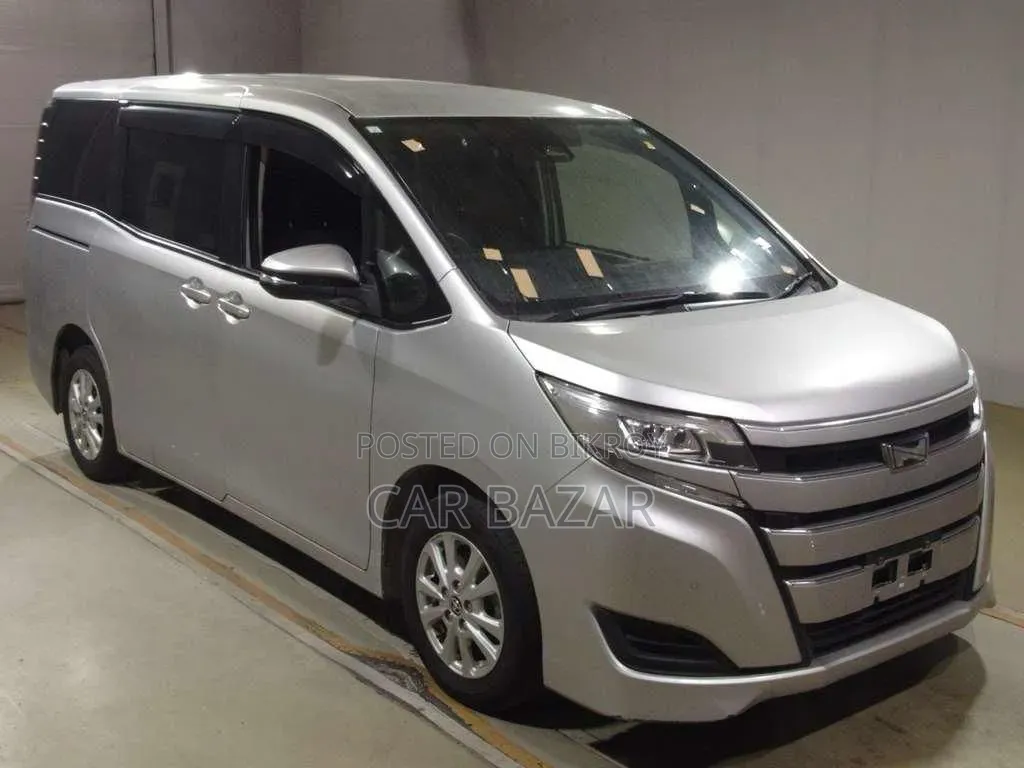 Toyota Noah 1.8 Front-Wheel Drive Hybrid (7 Seater) 2021 Silver