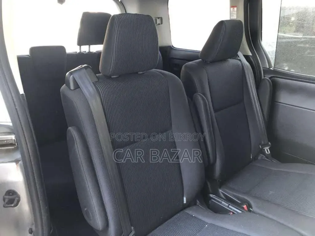 Toyota Noah 1.8 Front-Wheel Drive Hybrid (7 Seater) 2021 Silver