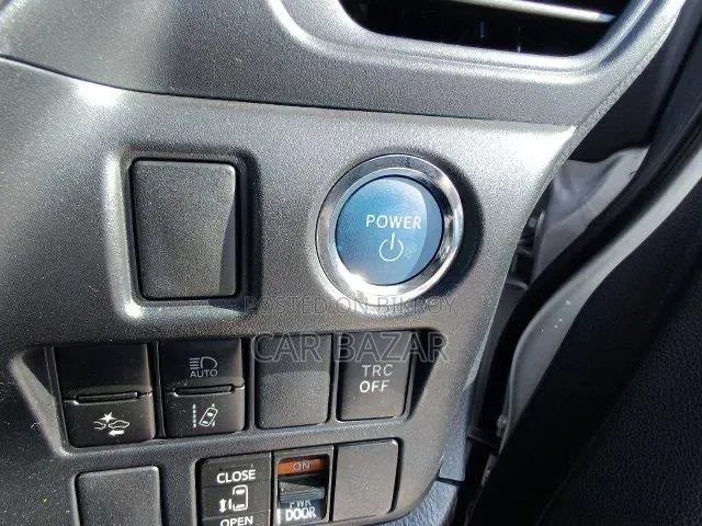 Toyota Noah 1.8 Front-Wheel Drive Hybrid (7 Seater) 2021 Silver