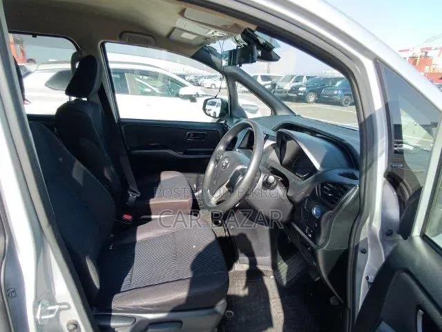 Toyota Noah 1.8 Front-Wheel Drive Hybrid (7 Seater) 2021 Silver