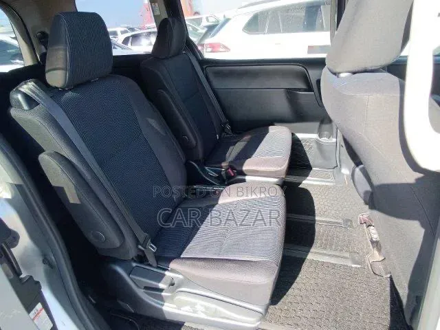 Toyota Noah 1.8 Front-Wheel Drive Hybrid (7 Seater) 2021 Silver
