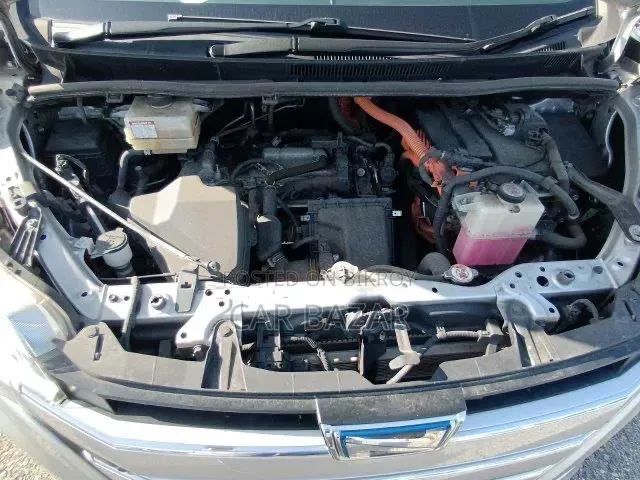 Toyota Noah 1.8 Front-Wheel Drive Hybrid (7 Seater) 2021 Silver