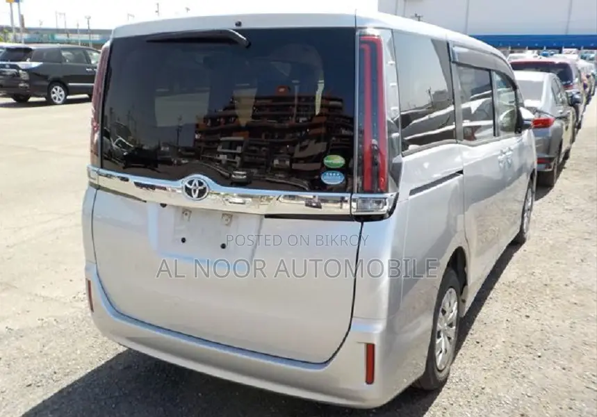 Toyota Noah 2020 Silver