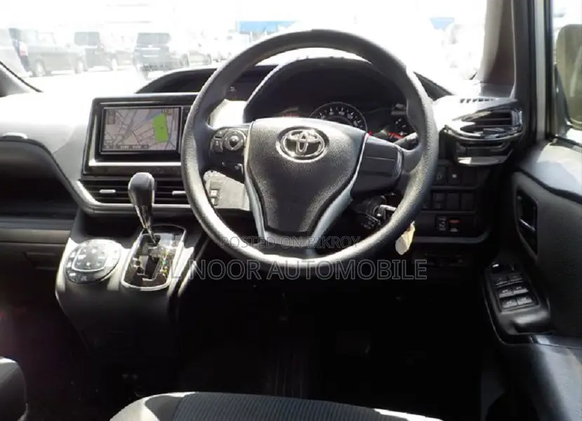 Toyota Noah 2020 Silver