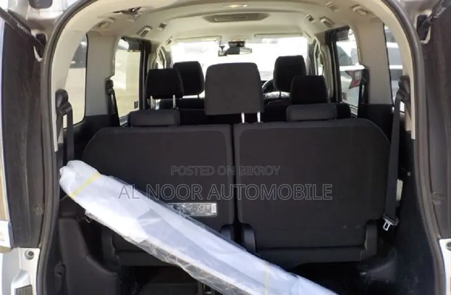 Toyota Noah 2020 Silver