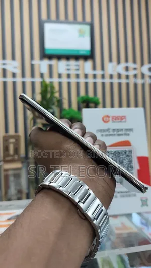 Oppo Reno9 256 GB Gold