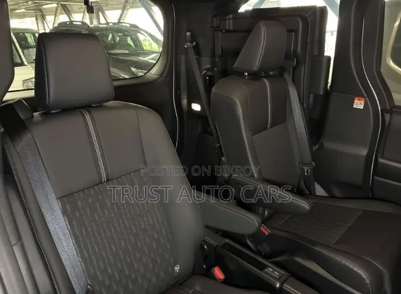 Toyota Noah 2024 Pearl