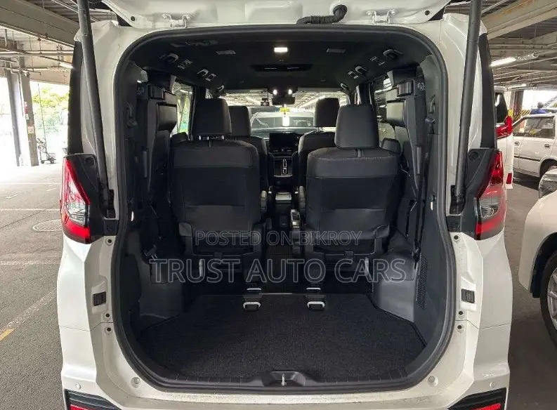 Toyota Noah 2024 Pearl