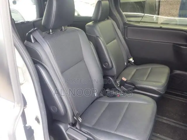Toyota Esquire 2021 Pearl