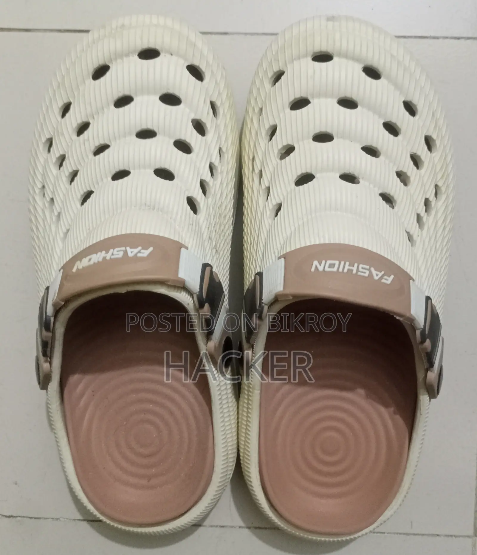 Non-Slip Crocs (Cream-42_43)