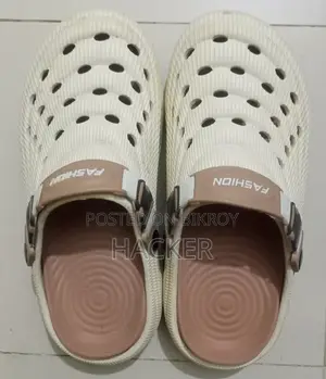 Non-Slip Crocs (Cream-42_43)