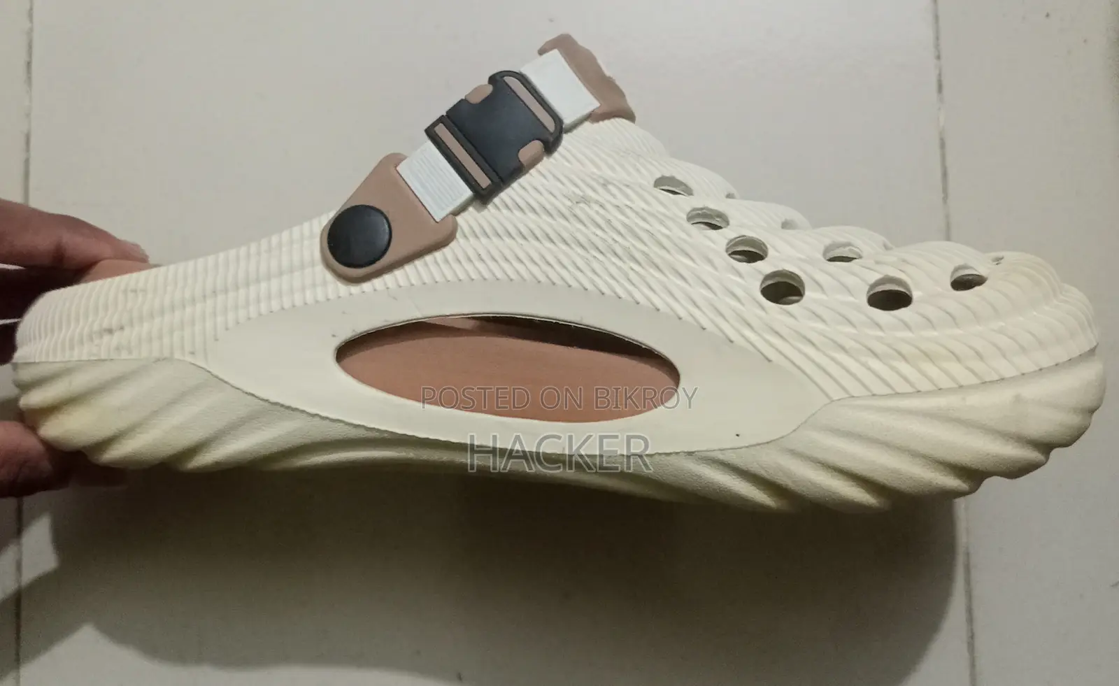 Non-Slip Crocs (Cream-42_43)