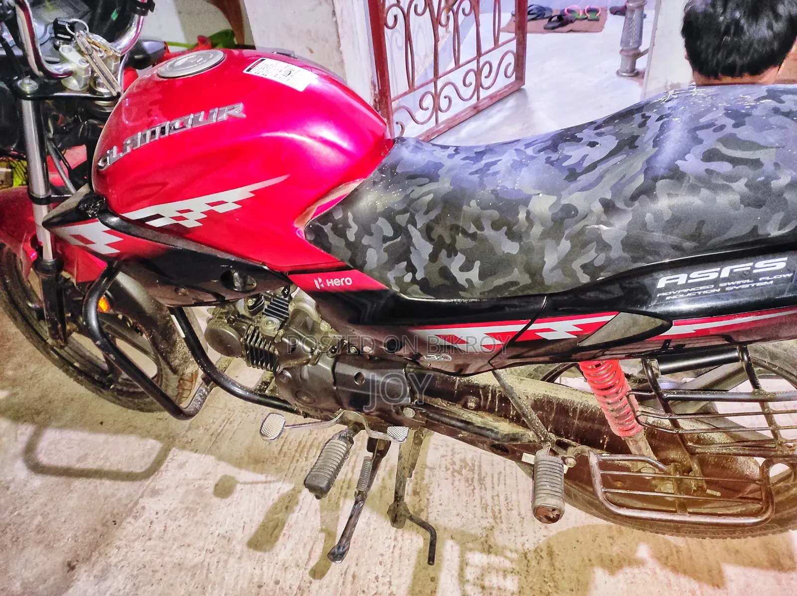 হিরো গ্ল্যামার ২০২২ লাল