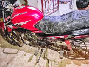হিরো গ্ল্যামার ২০২২ লাল