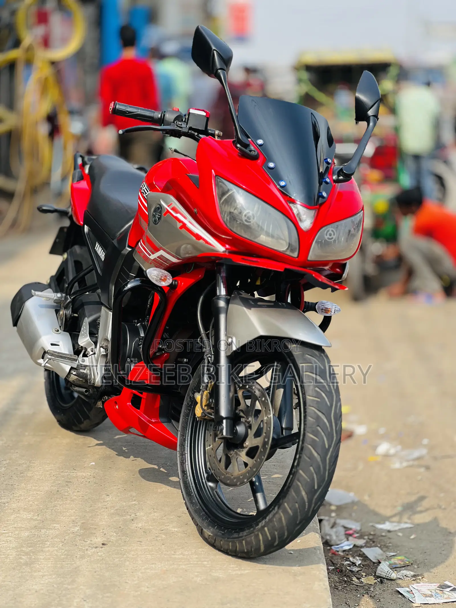 ইয়ামাহা ২০১২ লাল