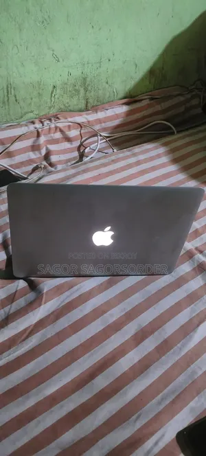 Laptop Apple MacBook 2015 8GB Intel Core 7 HDD+SSD 256GB