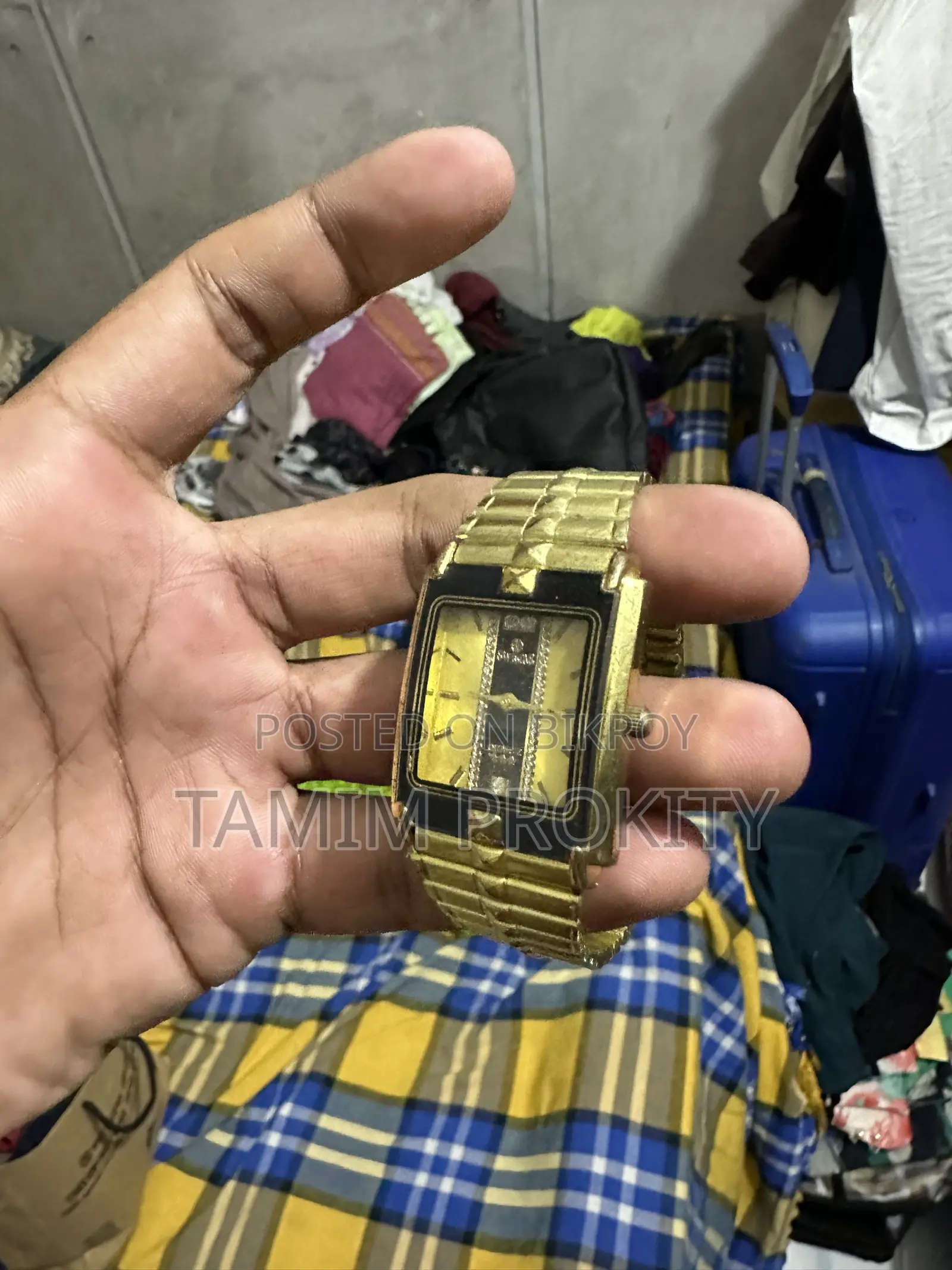 Vintage Style Golden Rectangular Quartz Watch