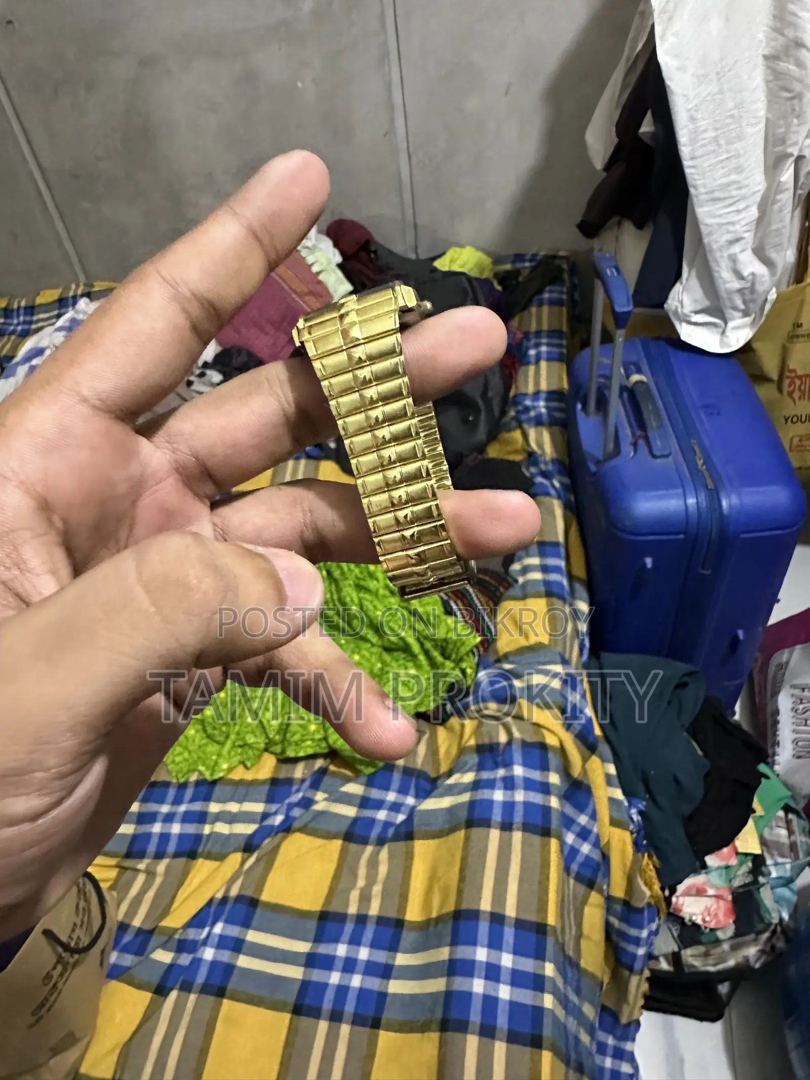 Vintage Style Golden Rectangular Quartz Watch