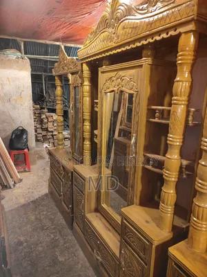 ড্রেসিং টেবিল