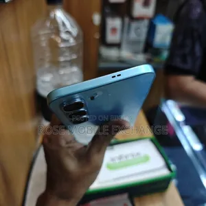 Infinix 128 GB Blue
