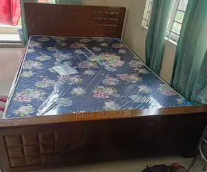 কানাডিয়ান ওক কাঠের ৫ ফিট/৭ ফিট খাট সাথে অর্থোপেডিক ম্যাট্রেস ৪ ইঞ্চি