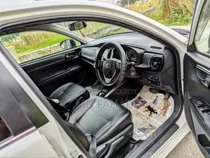 Toyota Corolla Fielder 2018 Pearl