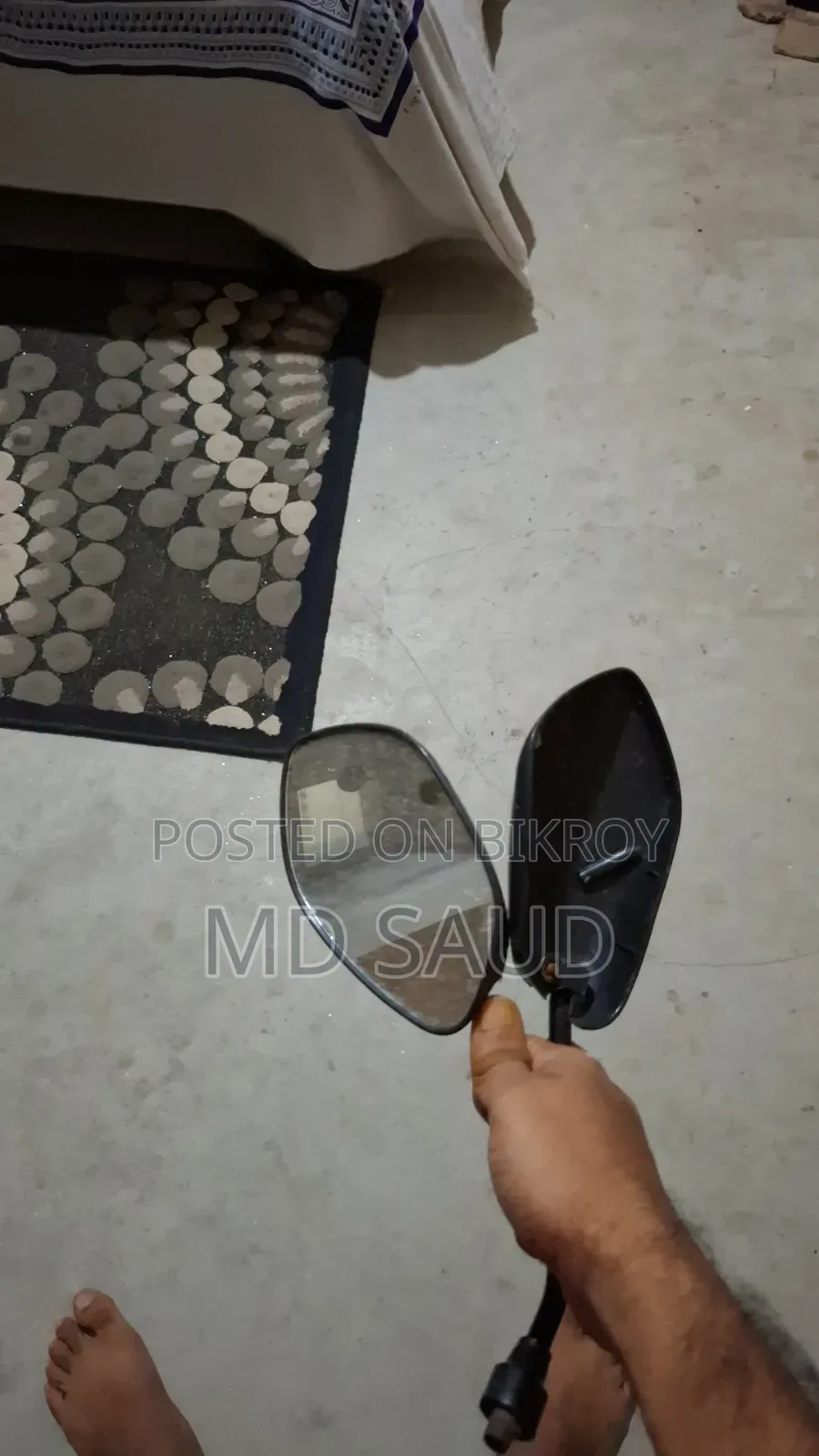 জিক্সার মনোটোন লুকিং গ্লাস