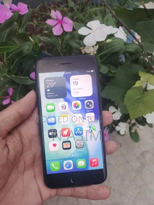 Apple iPhone SE (2020) 64 GB Black