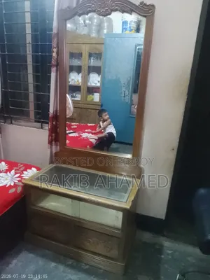 সেগুনের ড্রেসিং টেবিল বিক্রি করা হইবে