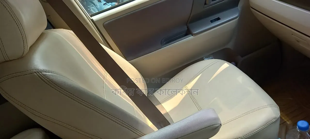 Toyota Noah 2010 Pearl