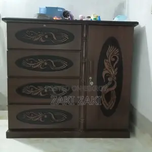Wardrobe 4 feet wide 4 feet long