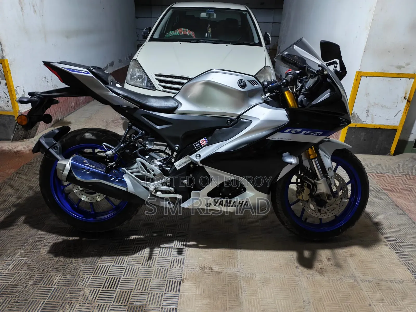 Yamaha R1 2024 Silver