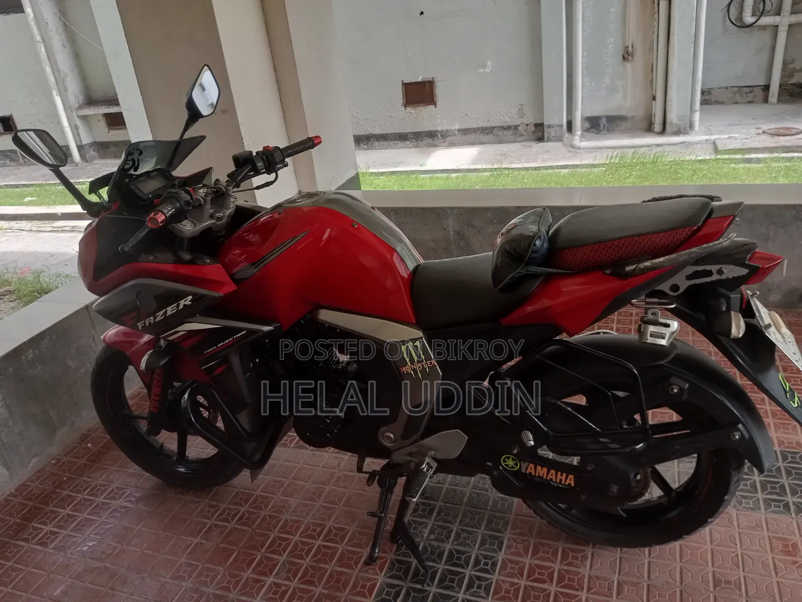 Yamaha ২০১৭ লাল