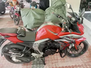 Yamaha ২০১৭ লাল