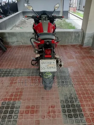Yamaha ২০১৭ লাল