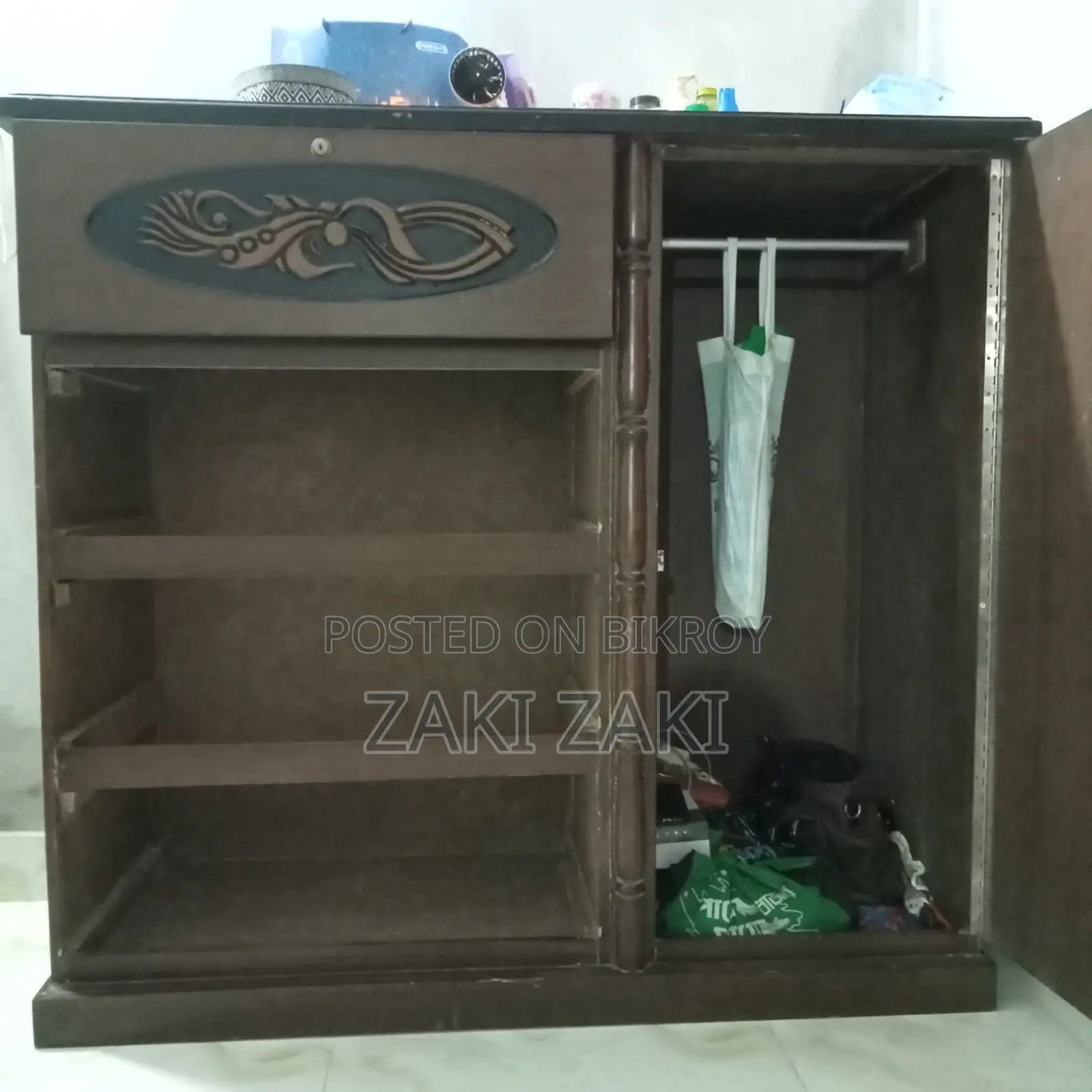 Wardrobe 4 feet wide 4 feet long