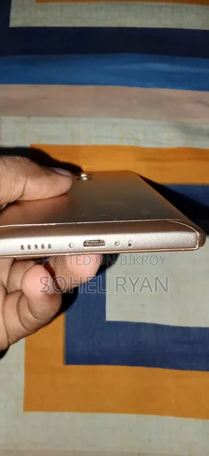Walton 16 GB Gold