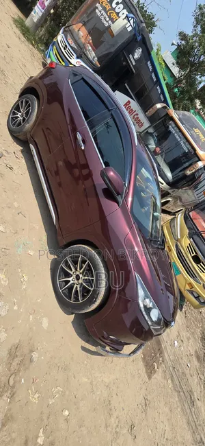 Honda Vezel 1.5 Four-Wheel Drive 2014 Maroon
