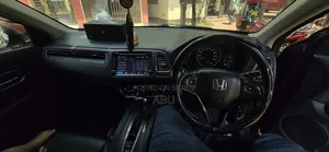 Honda Vezel 1.5 Four-Wheel Drive 2014 Maroon